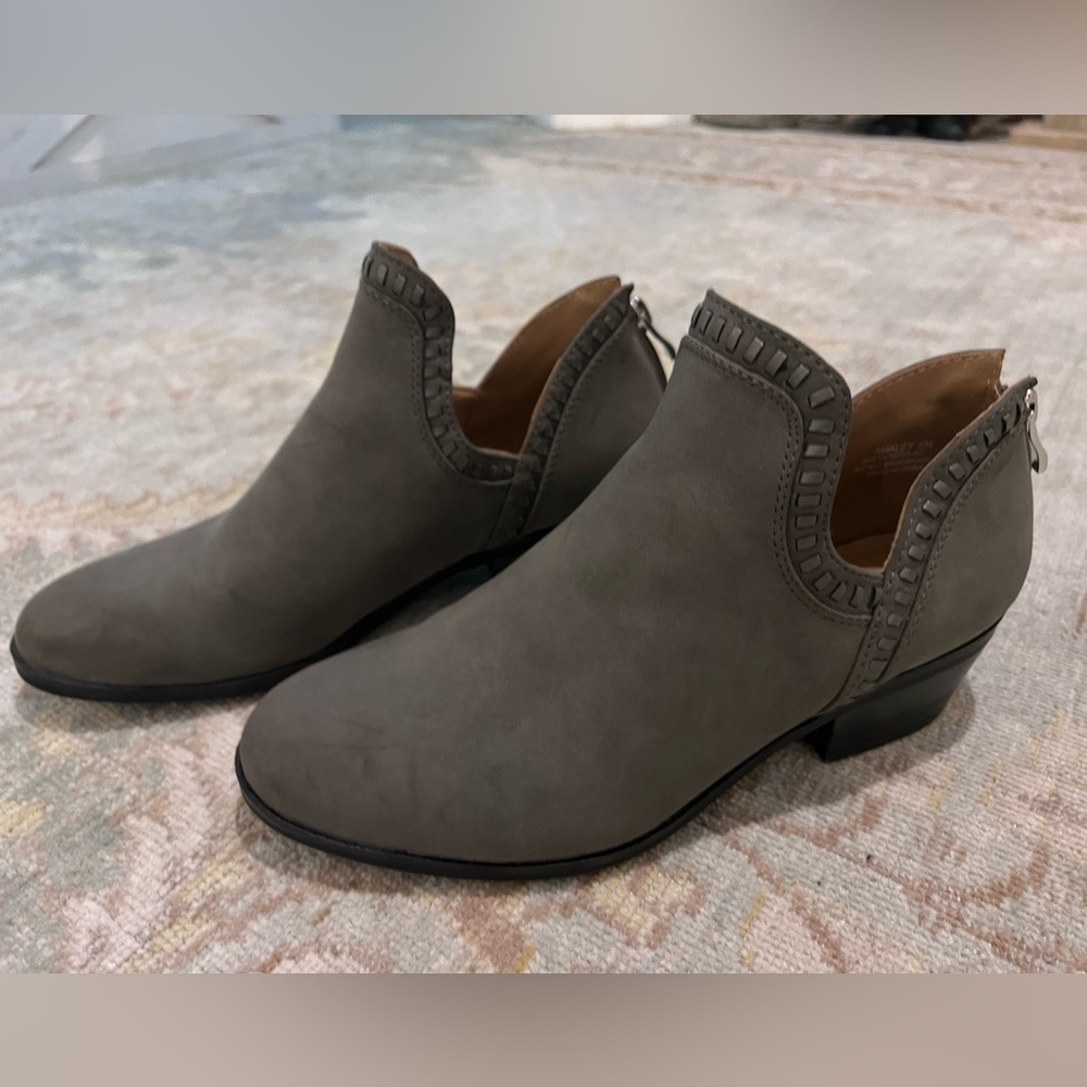 Women’s Booties Size 8, EUC